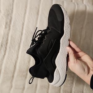 Gently used Nike Air Hurrache shoes